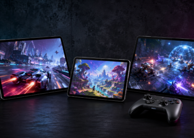 Três dos melhores tablets para jogos em 2026 acompanhados de controles sem fio.